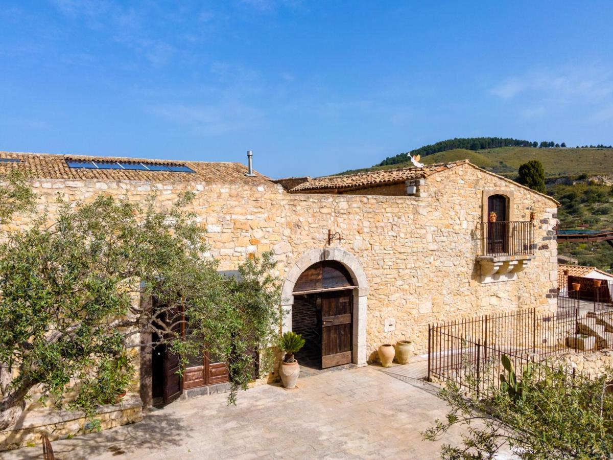 Masseria Fortificata Lo Zafferaneto Buccheri Exteriér fotografie
