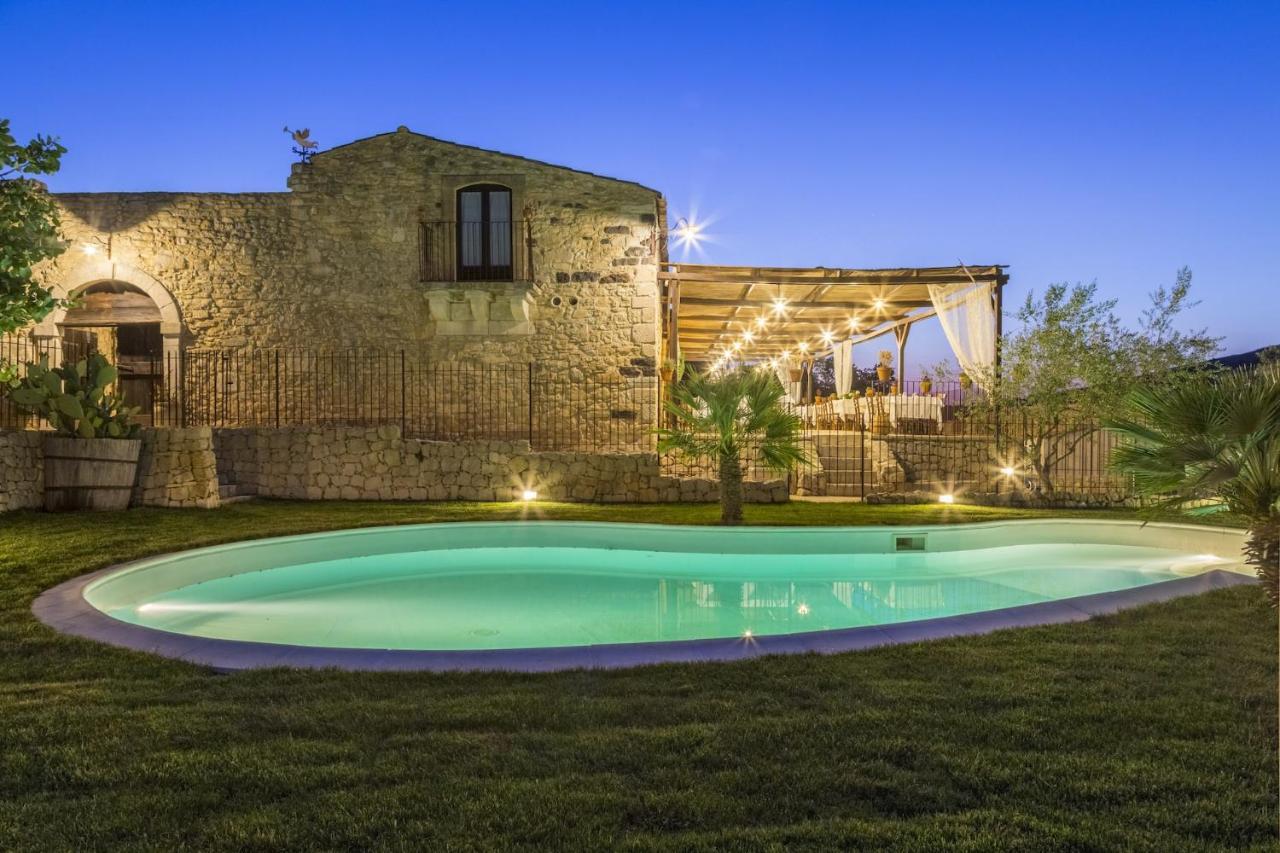 Masseria Fortificata Lo Zafferaneto Buccheri Exteriér fotografie