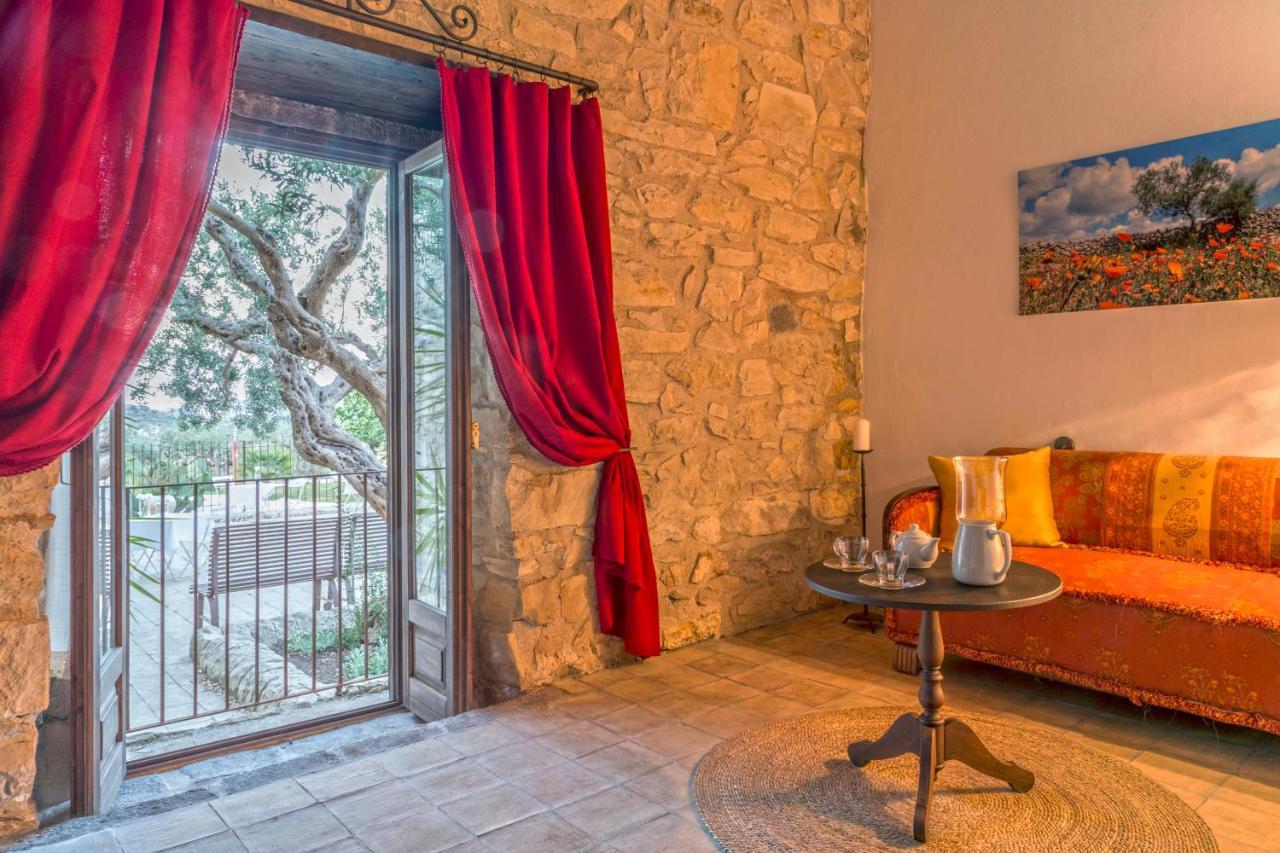 Masseria Fortificata Lo Zafferaneto Buccheri Exteriér fotografie