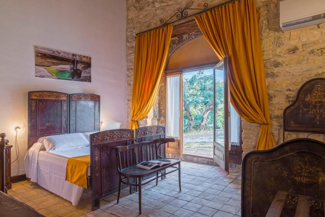 Masseria Fortificata Lo Zafferaneto Buccheri Exteriér fotografie
